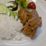 キッチン ブルー グローブ - テリーヌをカット