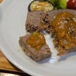 キッチン ブルー グローブ - 更にカットして、ソースを添えて