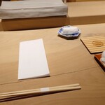 鮨　いの - テーブルまわり