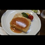 キッチン ブルー グローブ - 1月末、鶏挽肉とチーズのテリーヌ　ローズマリー香るプラットオレンジソース