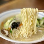 城西ラーメン - 中太麺