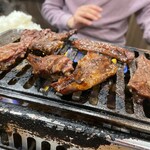 焼肉大衆酒場 真 肉焼屋 - 