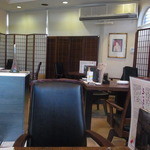鳥あえず - 落ち着いた雰囲気の店内