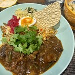 Subry - ビリヤニにカレーがけ(牛すじ・ナス・いんげんのカレー)