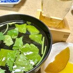 登川 - 三つ葉が良い仕事してます。やはり肝吸いには必須