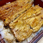 登川 - 白焼、蒸し、蒲焼きの関東風王道の鰻重は柔らかく、鰻独特の香りと香ばしさが鼻腔と舌を唸らせる。