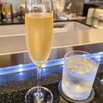 トシ・ヨロイヅカ 東京 - 