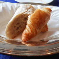 鉄板焼き 銀座 ポルトファーロ 本店 - イタリアンには珍しいパン