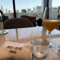 ベージュ アラン・デュカス 東京 - 