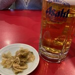 俵屋飯店 - 生ビール大と突き出しのザーサイ