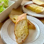 Cafe Carrot - セットのガーリックトースト