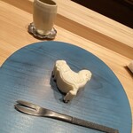 酉囃子 - 順番逆やけど甘味のレアチーズケーキ(鶏型)