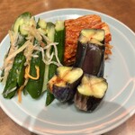 焼肉 静龍苑 - キムチ盛り合わせ