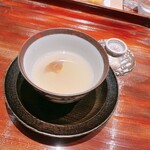 炎水 - 今夜の魚の骨や皮、野菜の端切れのお出汁に薄い白味噌。浮いているのは蕗の薹の葉です。この春の香りが今夜の食事のオンユアマーク\(//∇//)\