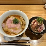めん 呼白 - ☑️醤油らぁ麺¥1.100
      ☑️お肉ご飯¥450