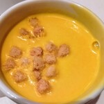 ロウリーズ・ザ・プライムリブ 大阪 - コーンスープ