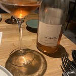 uto - メインの豚ロースに合わせるのは、ロゼ！こちらも素晴らしかった！フルーティで雑味がなく、おいしさに奥行き。ロゼって美味しいんだねー