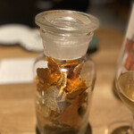 uto - 乾燥させた柑橘類の皮。いい香りです！手間暇がすごい。