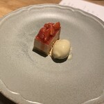 uto - 甘/蓬莓　蓬のアイス！人生初のおいしさ体験できました！いちごムースケーキの下のスポンジも蓬のケーキ。