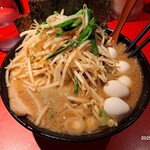 ラーメン 厚木家 - ラーメン並盛りにネギもやしとうずらの卵