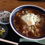 めん房にし富 - これこれ！ラーメン大盛り！白いのは麩です。