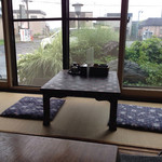 めん房にし富 - 客席 縁側で昼寝をしたい！