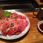 Yamagata Gyuu Suteki Ando Yakiniku Kakashi - 山形牛 みすじ肉 3枚で1800円…ただ、かなり旨い。