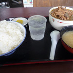 永井食堂 - もつ煮定食（もつ大）