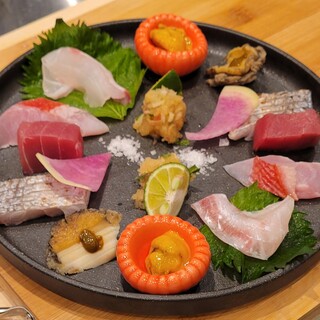 毎日仕入れ◎鮮魚の絶品刺身盛り合わせと多彩な魚介料理
