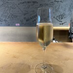 SECRETO - ウェイティングルームで飲むスパークリングワイン