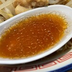 ラーメン☆ビリー PLUS - 『ラーメン(アブラあり・ヤサイ多め・ニンニク多め)』のスープ