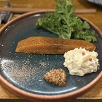 横須賀夜市 - レアスモークサーモン