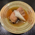 神田錦町 鮨たか晴 - ねぎま ※鮪の尾の身の美味さに驚く。煮汁も上品で最高！