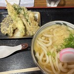 とよ香 - れんげを使ったのは一口目だけ笑。二口目からはどんぶり持って「ずずずずぅ」