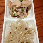 堀 堀～hori hori～ - ごま油風味のナムル、自家製食べるラー油の冷奴