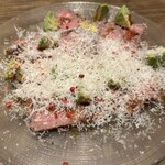 ESOLA - ローストビーフとアボカドのカルパッチョ