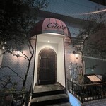 291970380 - 素晴らしい活気があるイタリアンの入り口は静かな佇まい。