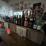 筑北村のスマイリーカフェとにこにこごはん屋さん - カウンター席は5席あります。