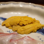 炎水 - キタムラサキウニのごくナチュラルな口どけは呼ぶクリアながら深みのある味わい。 海苔を乗せて口に運ぶと、ミネラルを磯感の素晴らしき相乗に。旨い！