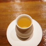 炎水 - 澄んだ口当たりは優しく粘膜へと浸透し、しっかりと主張する昆布の旨味と素材から抽出された綺麗なえんみが重なり、自然と炎水の真髄へと惹き込まれていく。