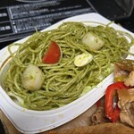 キッチン ブルー グローブ - 青じそパスタのアップ