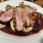 Aux Delices de Dodine 東京ミッドタウン八重洲店 - 看板メニュー　茨城県産　瑞穂の芋豚の背肉のロースト