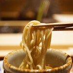 炎水 - 蕎麦つゆの厚みのある旨味、辛味大根のキレによって味わいはより豊かに。