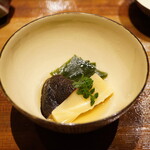 炎水 - ●炊合せ
      鹿児島の筍の若竹煮、鳴門のわかめ、能登の原木椎茸