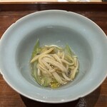 炎水 - こちらが鮑とナントカってアスパラのおそうめんです〜！鮑のおそうめんなんて初めて〜！