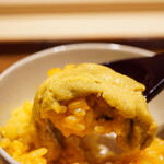 炎水 - ドシッとくるお米の旨み、そしてクリアに口どけながらコクを出す雲丹を山葵の辛味で輪郭をつくる。 3杯目なのにさらっと頂けてしまうおいしさに満ちた土鍋ご飯。