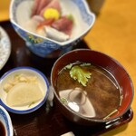 尾張家 - 赤出しと香の物