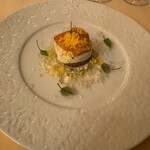 銀座 シェ・トモ - 静岡県産富士サーモンのマリネ　香草入りサワークリームのムース　タルト仕立て