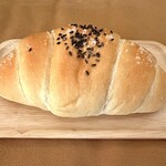 焼きたてパン工房 かえでの木 - あん塩バターロール！