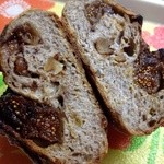 ブーランジェリー イノウエ - 天然酵母 無花果と胡桃のパン